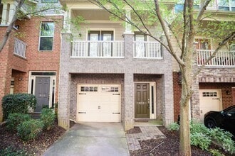 Building Photo - 851 Stratum Way SE