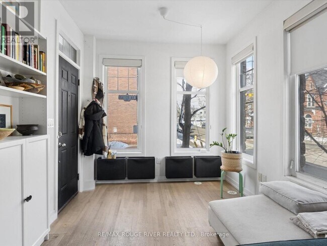 Photo du bâtiment - 150 Broadview Ave