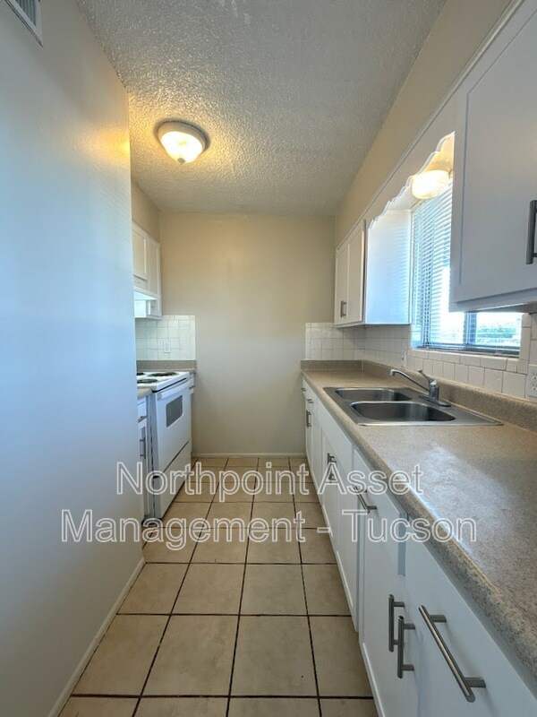 Foto del edificio - 1420 N Craycroft Rd