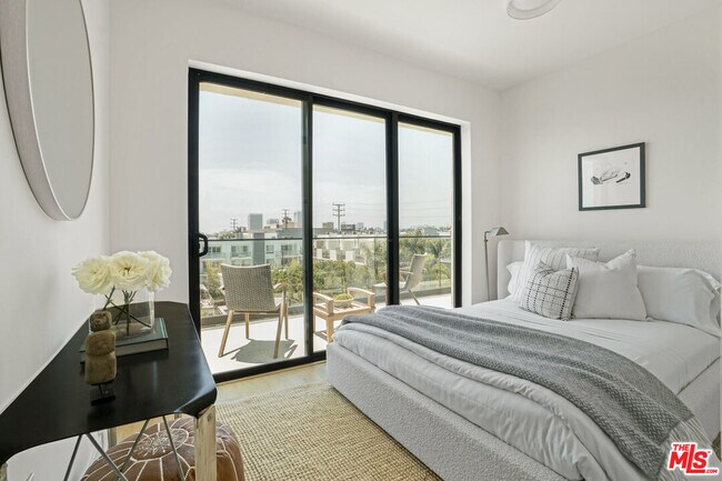 Foto del edificio - 1822 Overland Ave