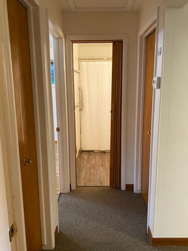 Foto del edificio - 2 Bedroom Home In Shadle With Fenced Back ...