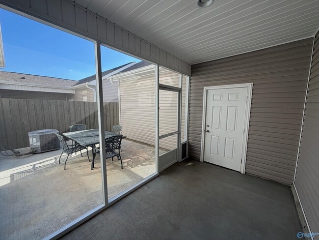 Foto del edificio - 3203 McClellan Wy SE