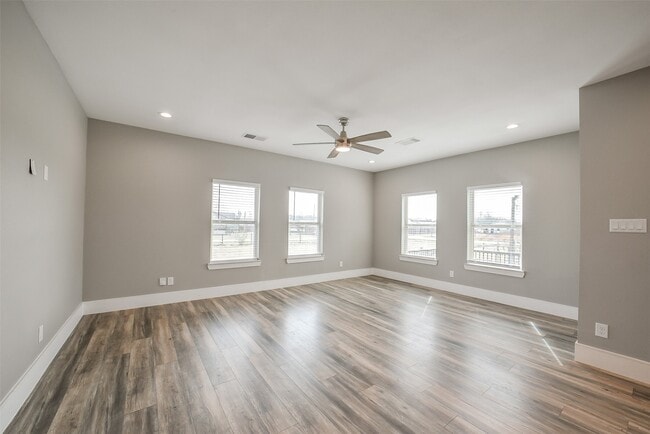 Building Photo - 1025 Arizona Dr