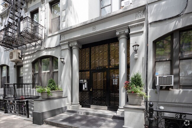 Building Photo - 235 W 108th St