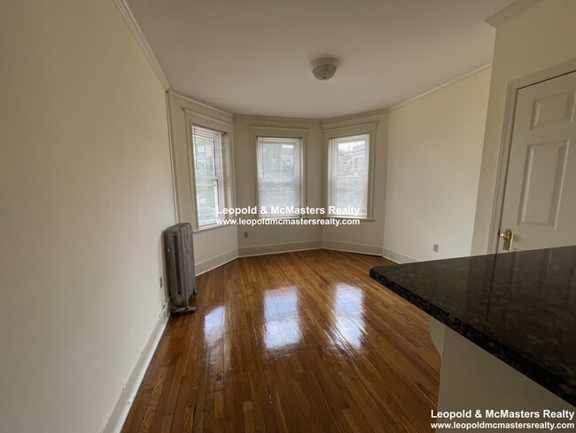 Building Photo - 55 Queensberry St