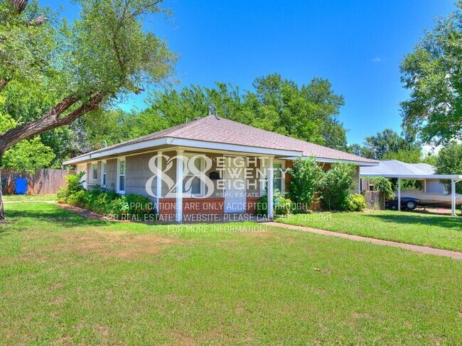 Building Photo - *AVAILABLE NOW!* CHARMING 3 BED/2 BATH SINGLE FAMILY HOME ON CORNER LOT IN MWC!