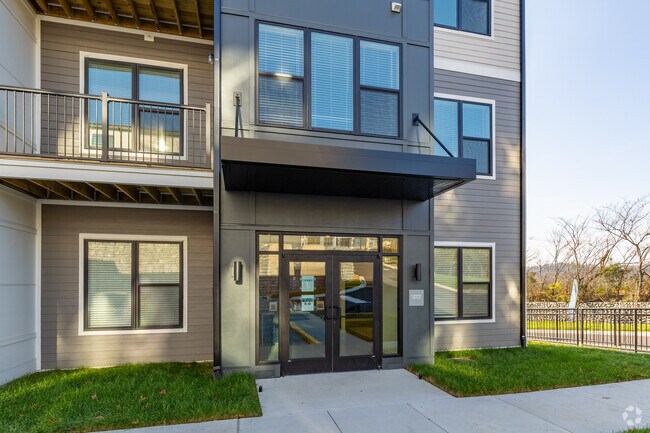 Entrada - The Anderson Apartments