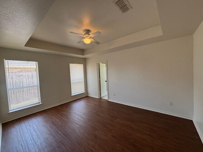 Foto del edificio - 4 BR/2BA | Updated Single Family Home | 2-Car Garage Parking | Fenced backyard
