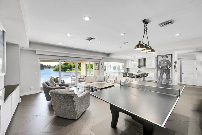 Foto del edificio - 6767 Tradewind Way