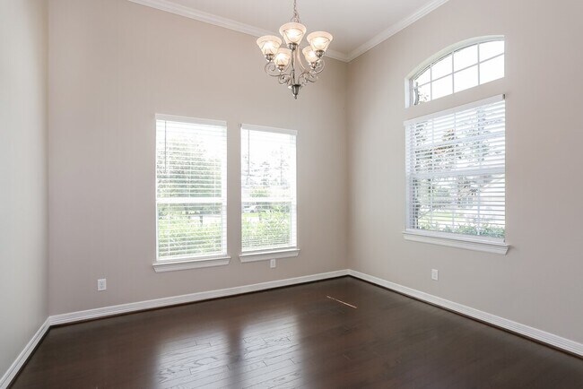 Foto del edificio - 8402 Oak Knot Dr