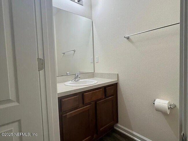 Foto del edificio - 253 Whitland Wy