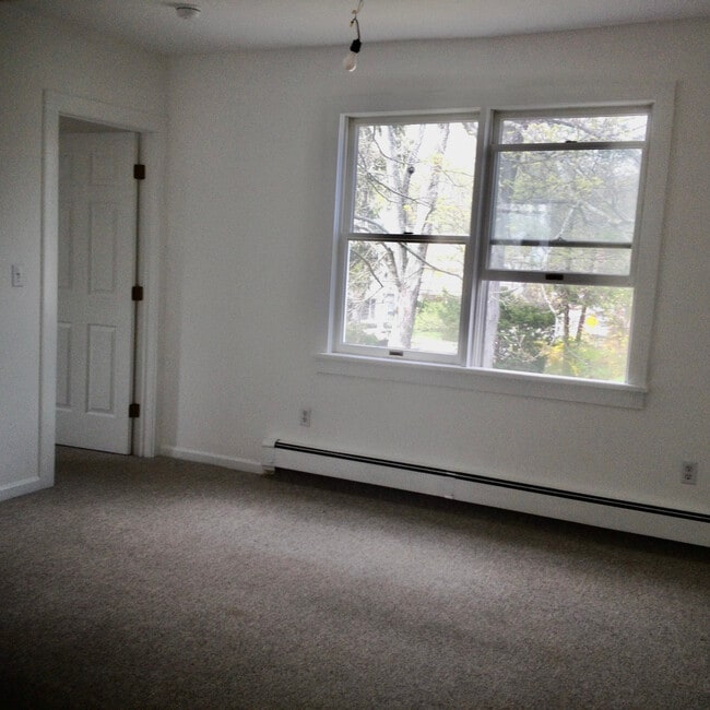 Building Photo - 79 N Moger Ave