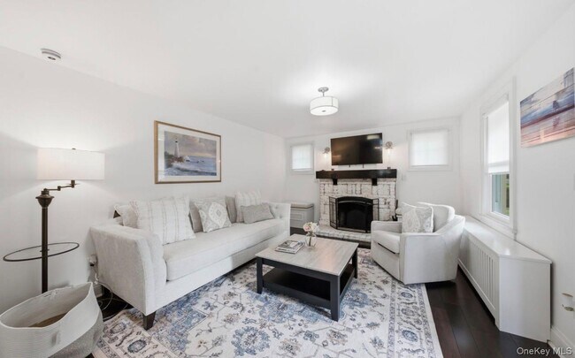 Foto del edificio - 8 Rosewood Ave