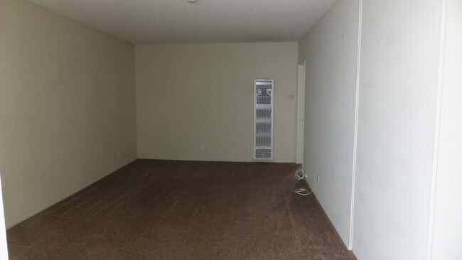 Building Photo - 530 Avenue G