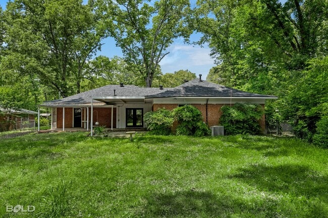 Foto del edificio - 6119 Bradford Dr