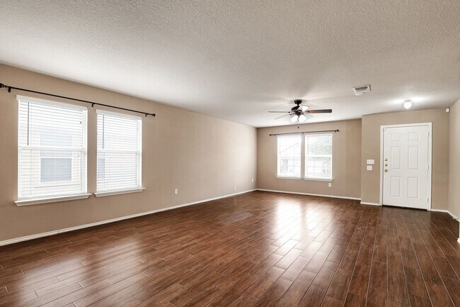 Building Photo - ***APPLICATION CURRENTLY UNDER REVIEW***Mo...