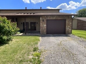 Building Photo - 102 Kingsway Dr
