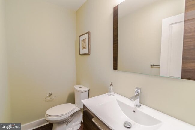 Foto del edificio - 2012 W Girard Ave