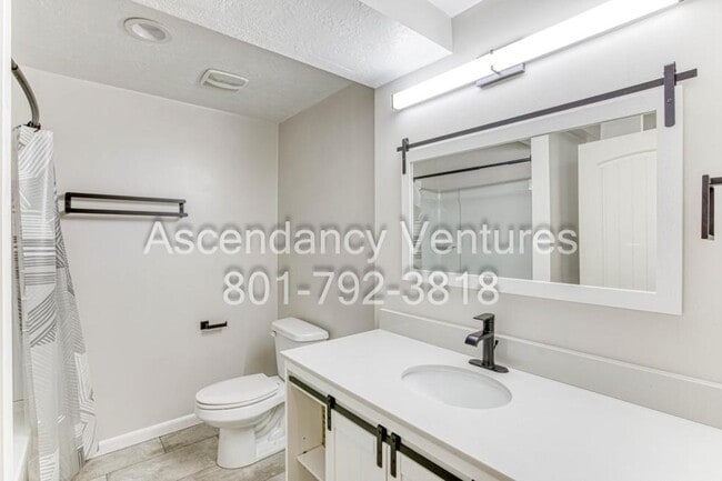 Building Photo - 1483 N Clemente Wy