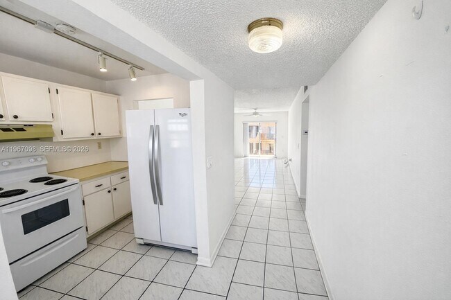 Building Photo - 1630 W 46th St