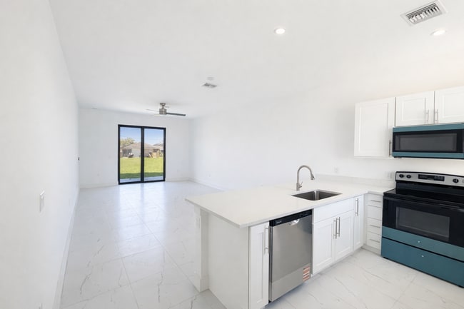 Building Photo - 1125-1127 Homer Ave S