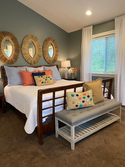 King Bed - 2 Heritage Dr