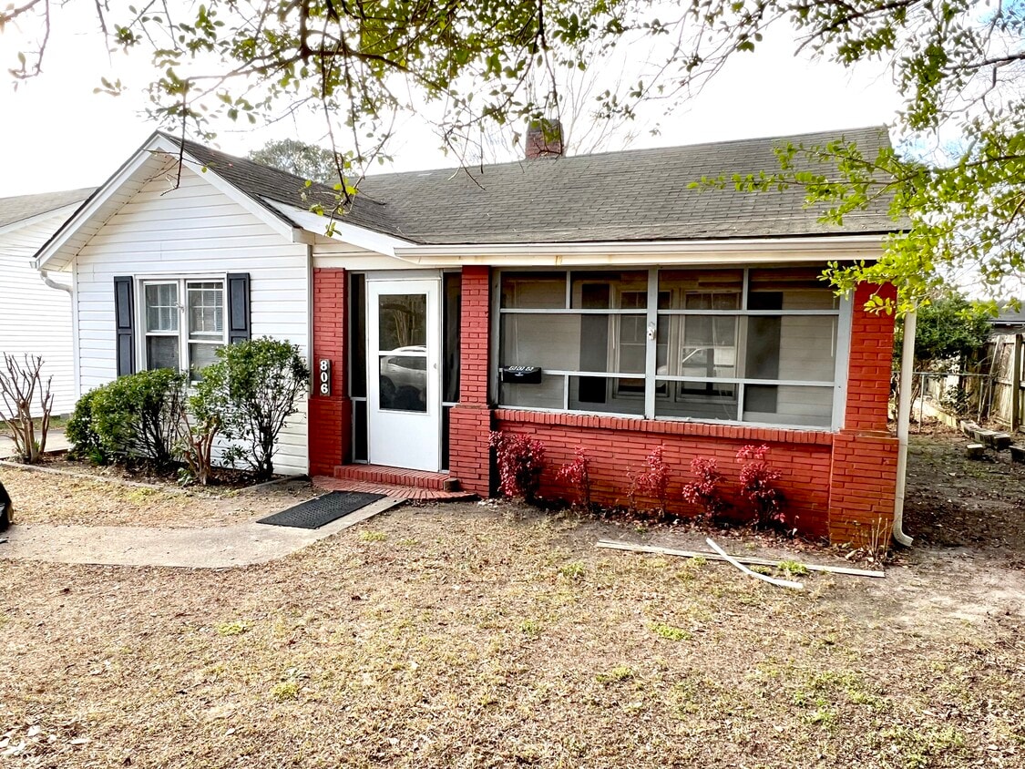 806 MacNair - 806 E 9th St