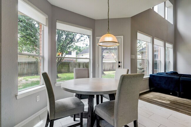 Foto del edificio - 2222 Keeran Point Ct