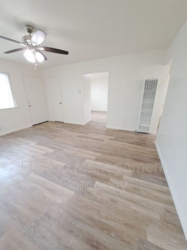 Foto del edificio - 382 N Glenn Ave