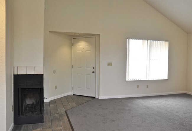 Building Photo - 2821 Lou Ann Dr