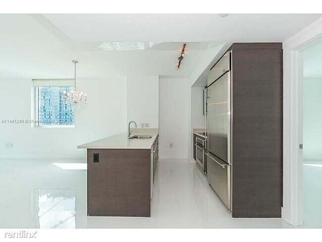 Building Photo - 2 br, 2 bath Condo - 500 Brickell Ave Apt ...