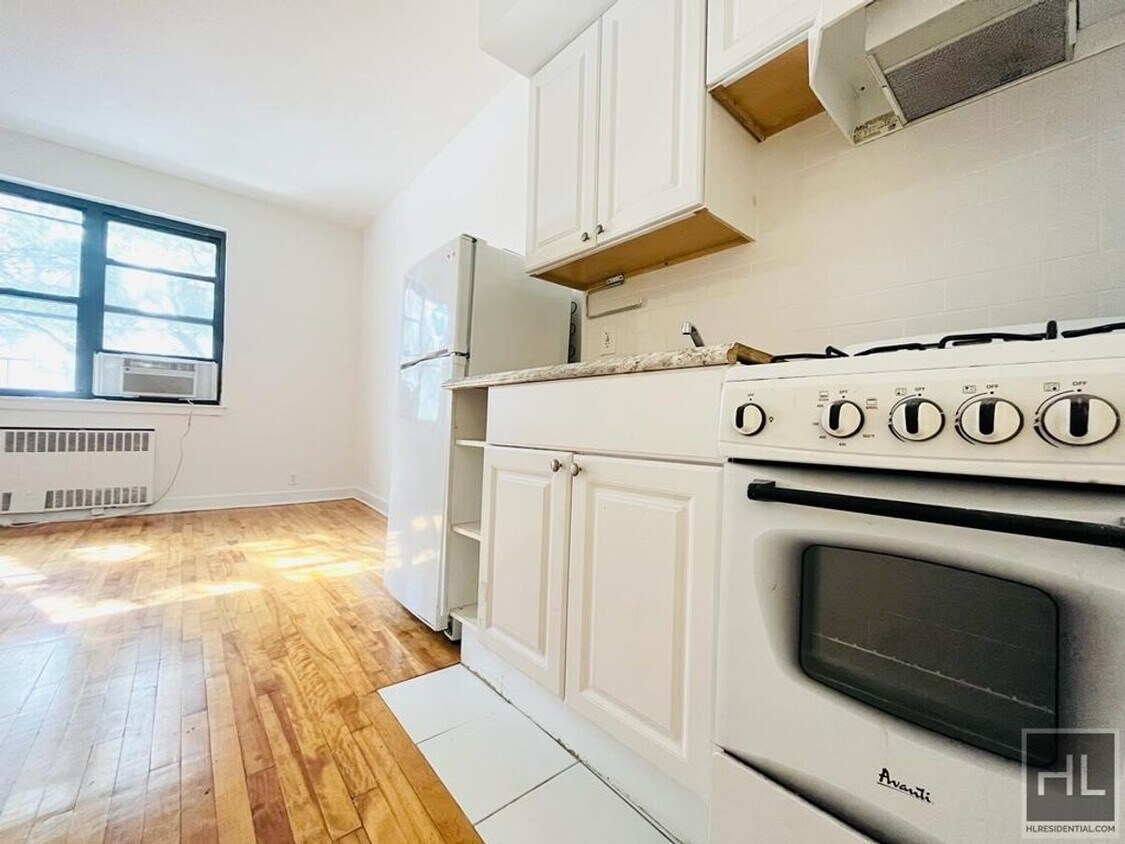 Primary Photo - East 61 Street