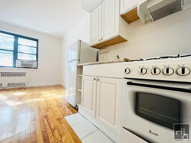 Building Photo - East 61 Street