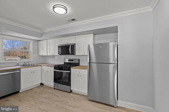 Building Photo - 418 Delview Ln