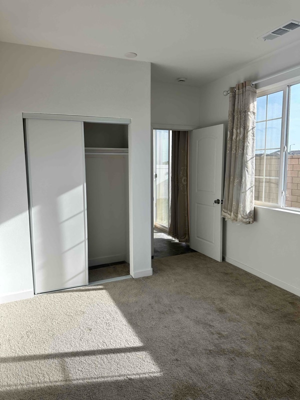 Building Photo - 2769 Lake Mendoza St