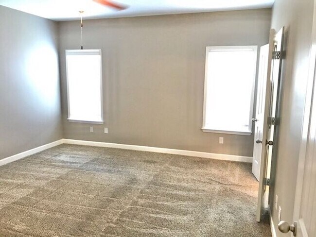 Building Photo - Now Leasing a 4 Bedroom 2.5 bath home in a...