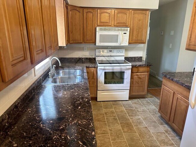 Foto del edificio - 8723 Stark ave KS MO -3 bedroom / 1 bath h...