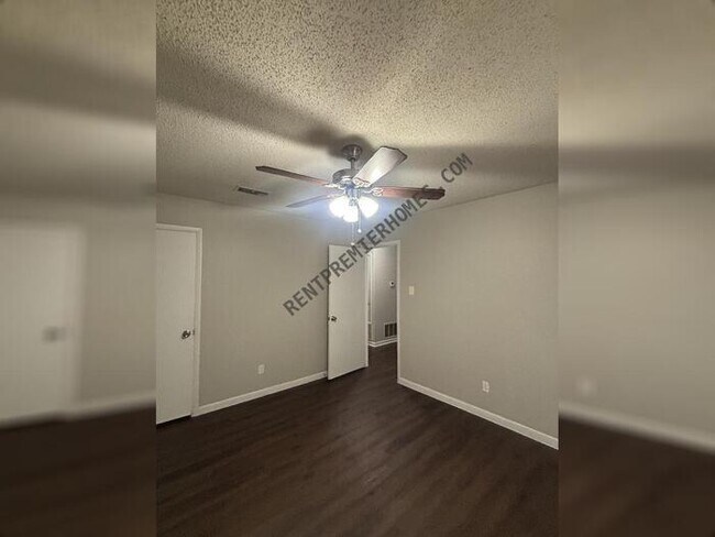 Foto del edificio - 12 Flagstone Pl