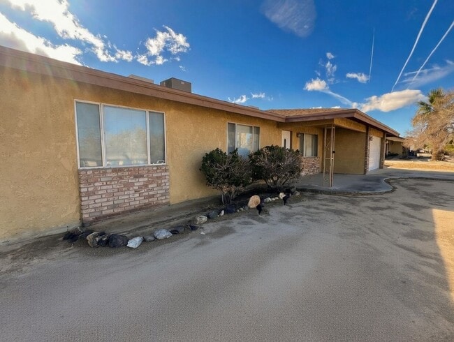 Building Photo - 74071 Playa Vista Dr