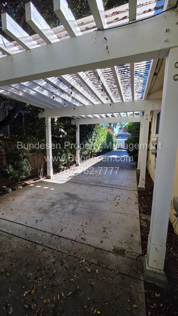 Foto del edificio - Charming Mid-Century Bungalow & Updated Co...