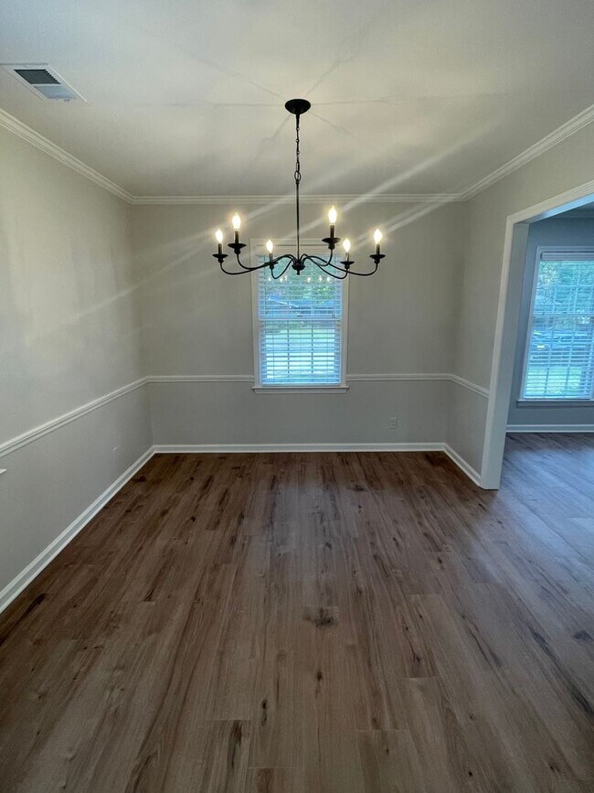 Building Photo - 3BD/2BA Home Located in Colonial Acres