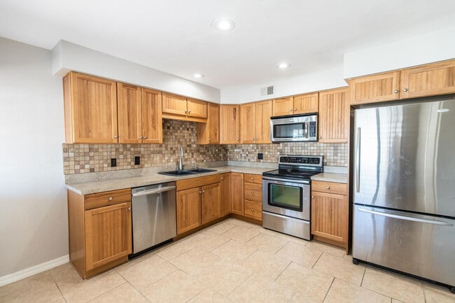 Foto del edificio - 8050 E Clarendon Ave
