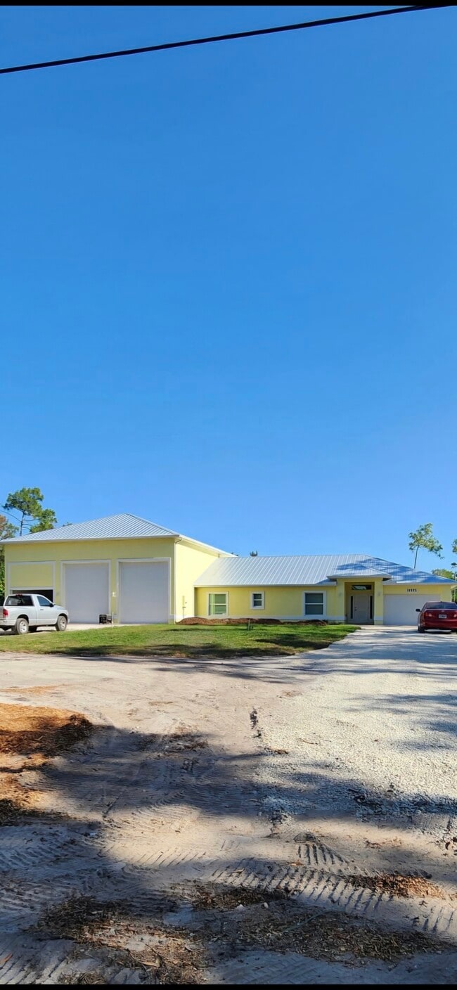 Building Photo - 10925 Red Dragon Ln