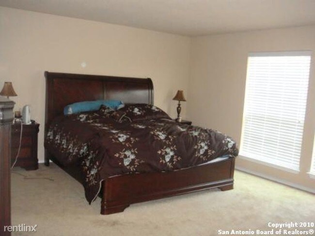 Building Photo - 4 br, 2.5 bath House - 415 Ann Dr