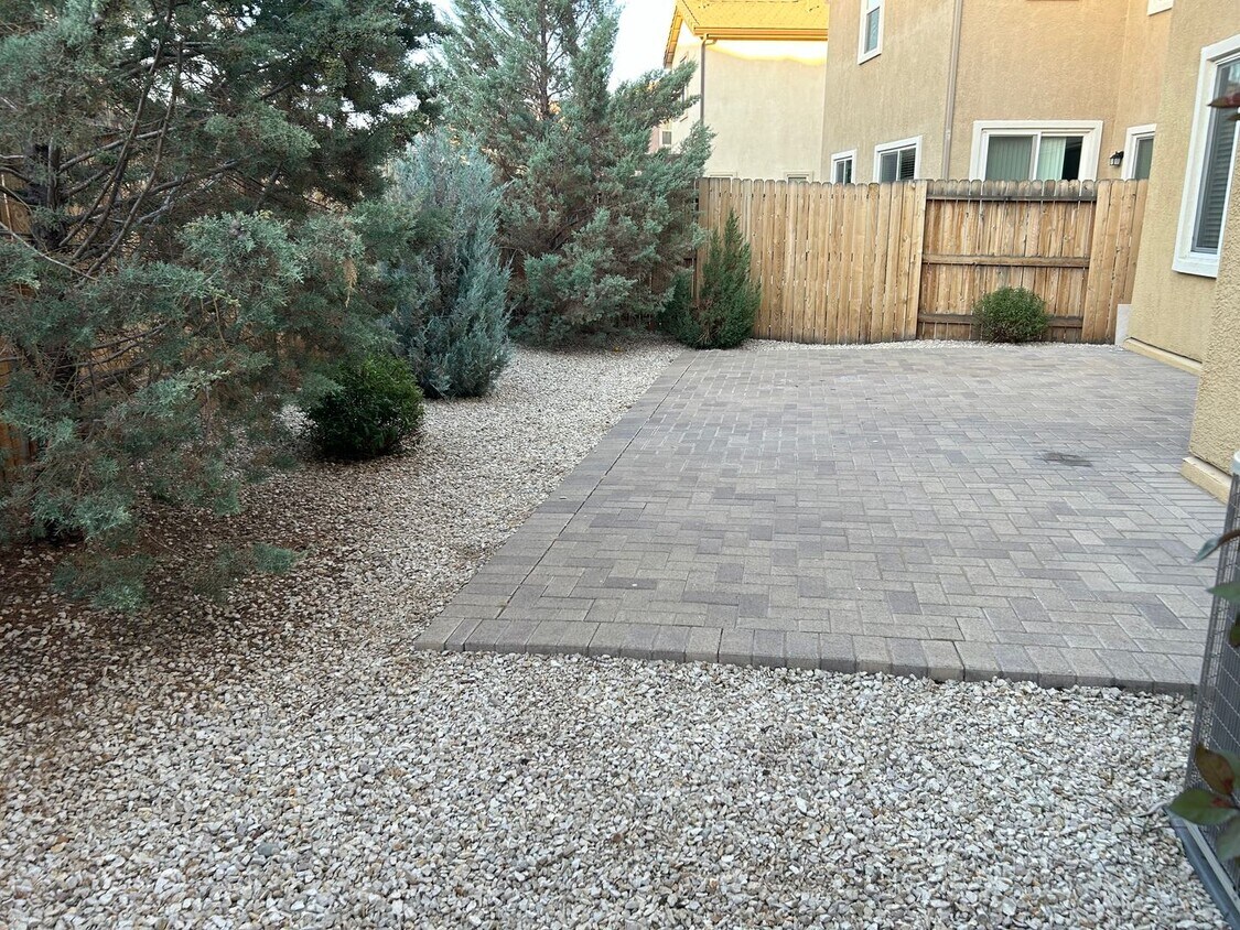 Building Photo - Beautiful 2 story home in South Reno