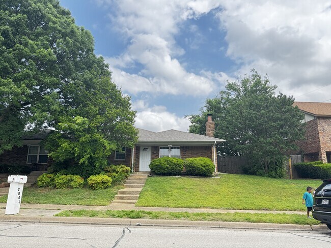 Foto del edificio - 2800 Shady Grove Dr