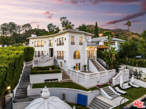 Building Photo - 6533 Cahuenga Terrace