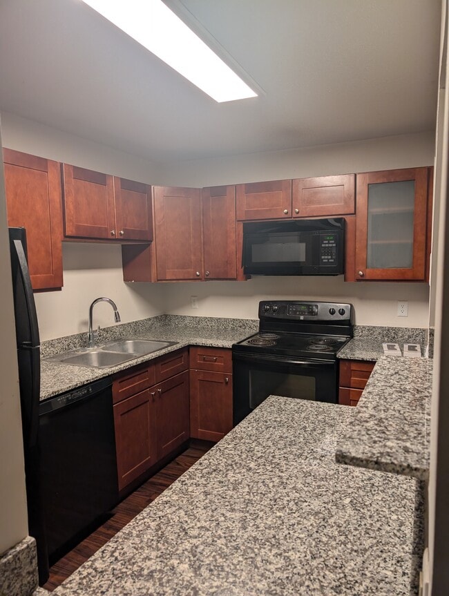 Building Photo - 1800 Riverwood Dr