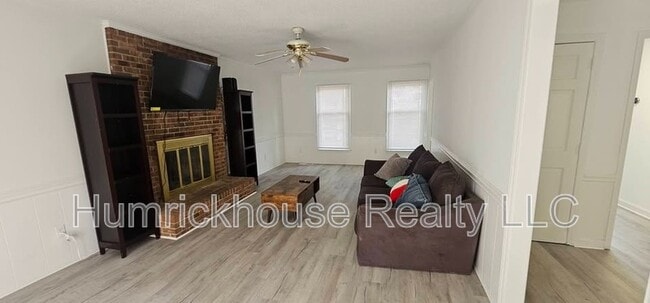 Foto del edificio - 438 Blue Rock Dr