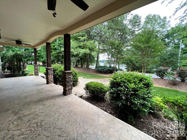 Foto del edificio - 8994 Azalea Rd